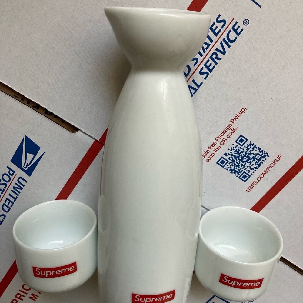 Supreme Sake Set - Picture 2 of 2